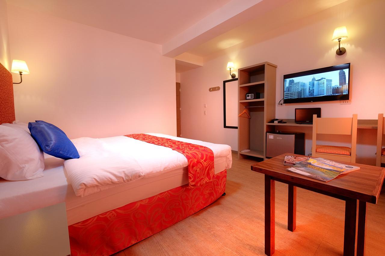 Frankfurter Deluxe Inn Cebu Екстериор снимка