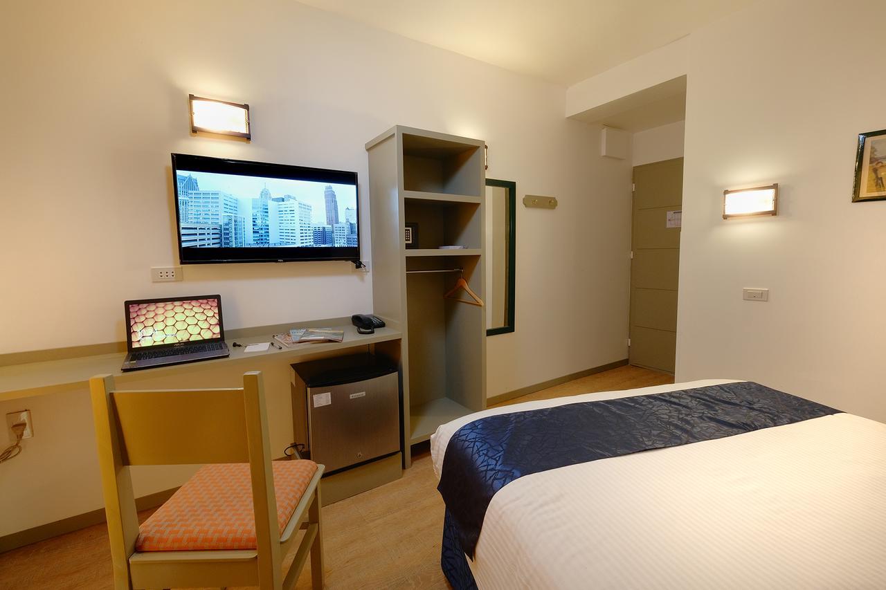 Frankfurter Deluxe Inn Cebu Екстериор снимка