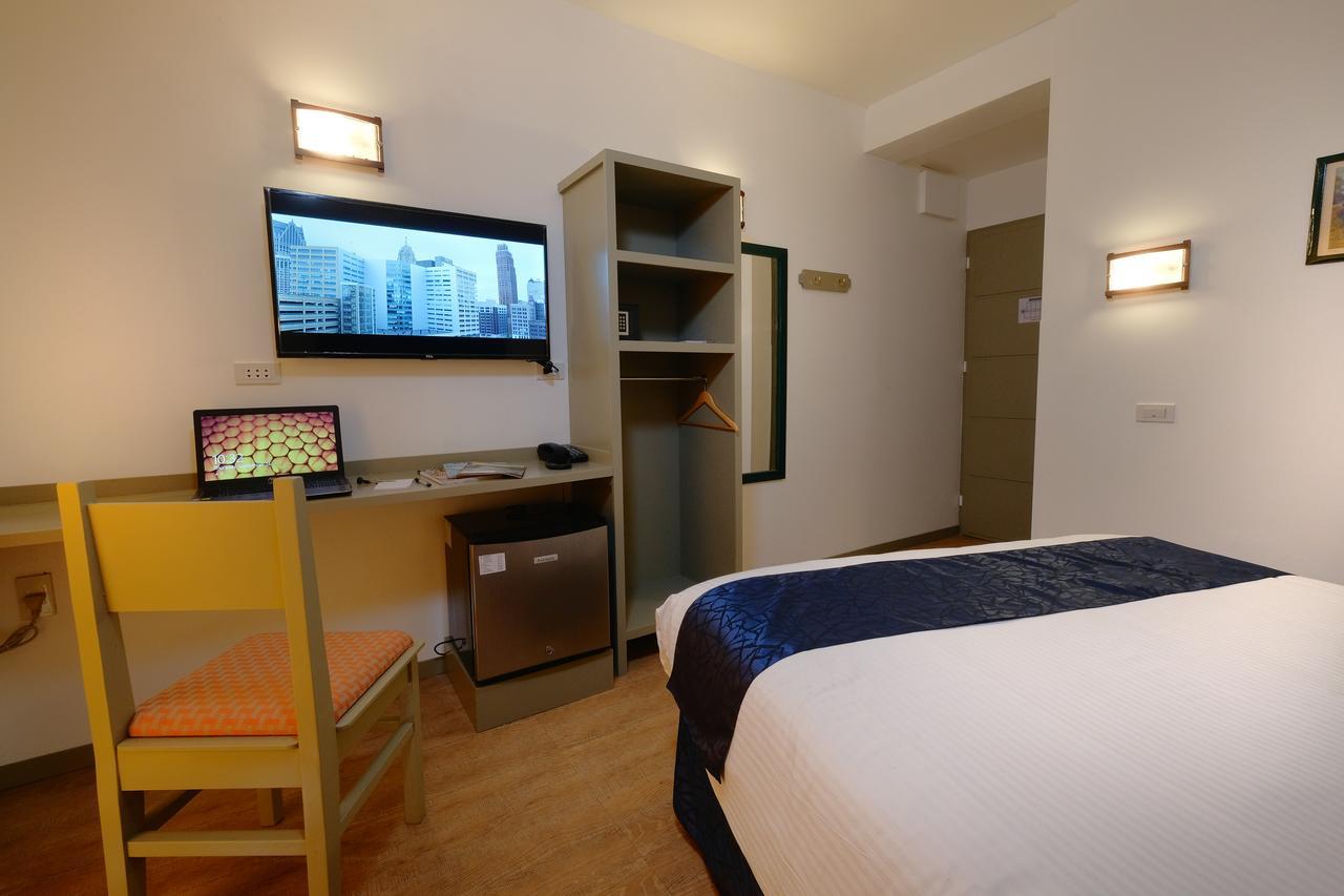 Frankfurter Deluxe Inn Cebu Екстериор снимка